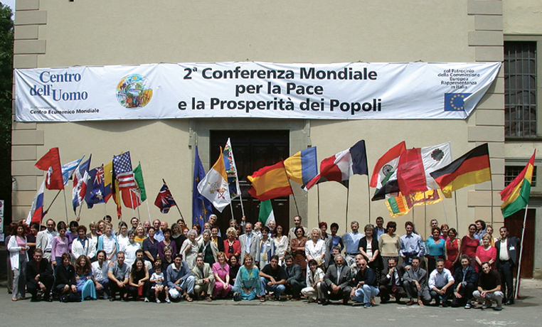 Participantes a la 2ª Conferencia Mundial para la Paz y la Prosperidad de los Pueblos provenientes de todo el mundo.