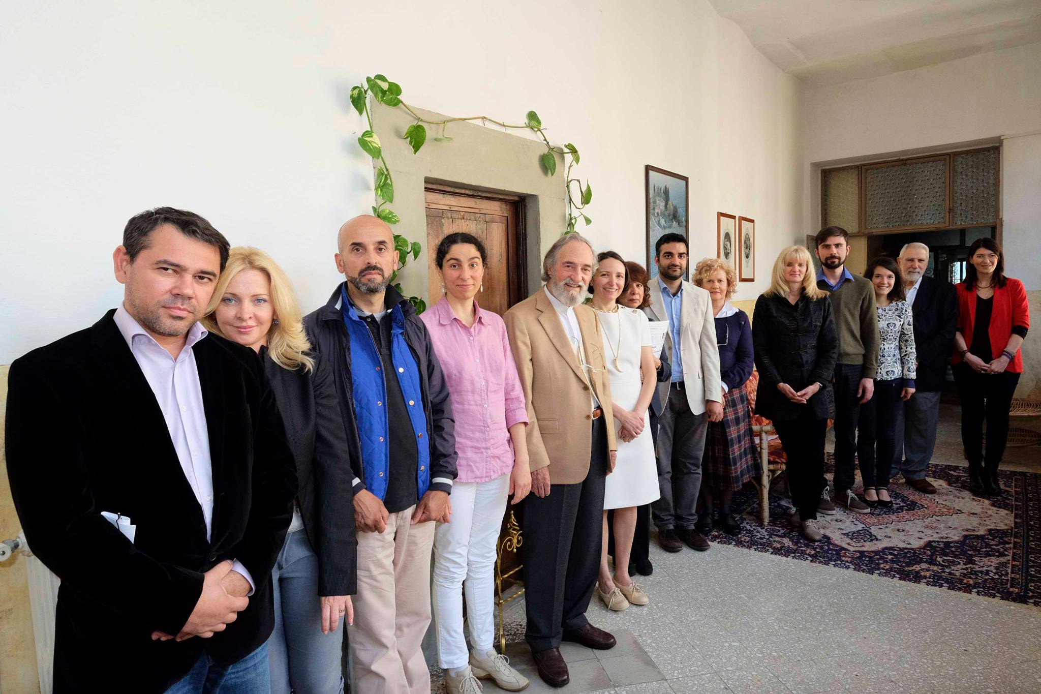 Huéspedes de los 5 Continentes en el centro de armonia internacional de Sargiano Centro dell'Uomo